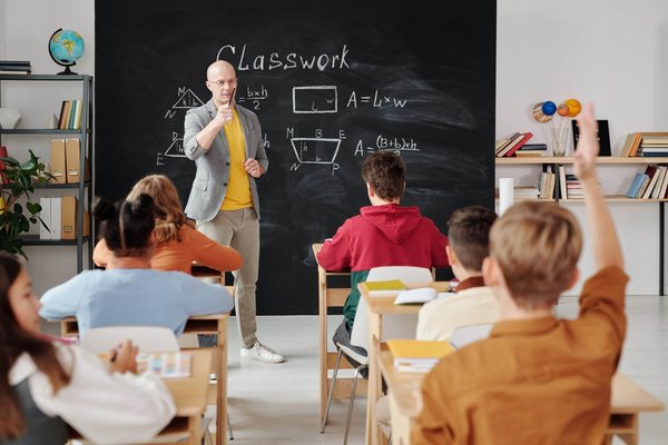 Quelles stratégies de personnalisation de CV adopter pour une recherche d'emploi dans l'éducation ?